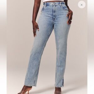 Abercrombie & Fitch Ultra High Rise 90’s Straight-Light with Vent Hem